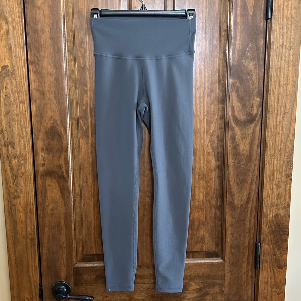 Wilo Women’s Ribbed Leggings Dark Gray Small 9” rise 24.5” inseam - Picture 2 of 7